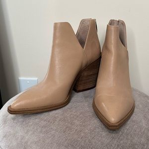 VINCE CAMUTO GIGIETTA BOOTIE IN TORTILLA - SIZE 6